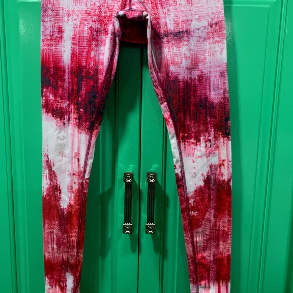 ALO Yoga airbrush leggings; size SMALL